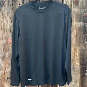 MENS NWOT Under Armour tactical shirt
